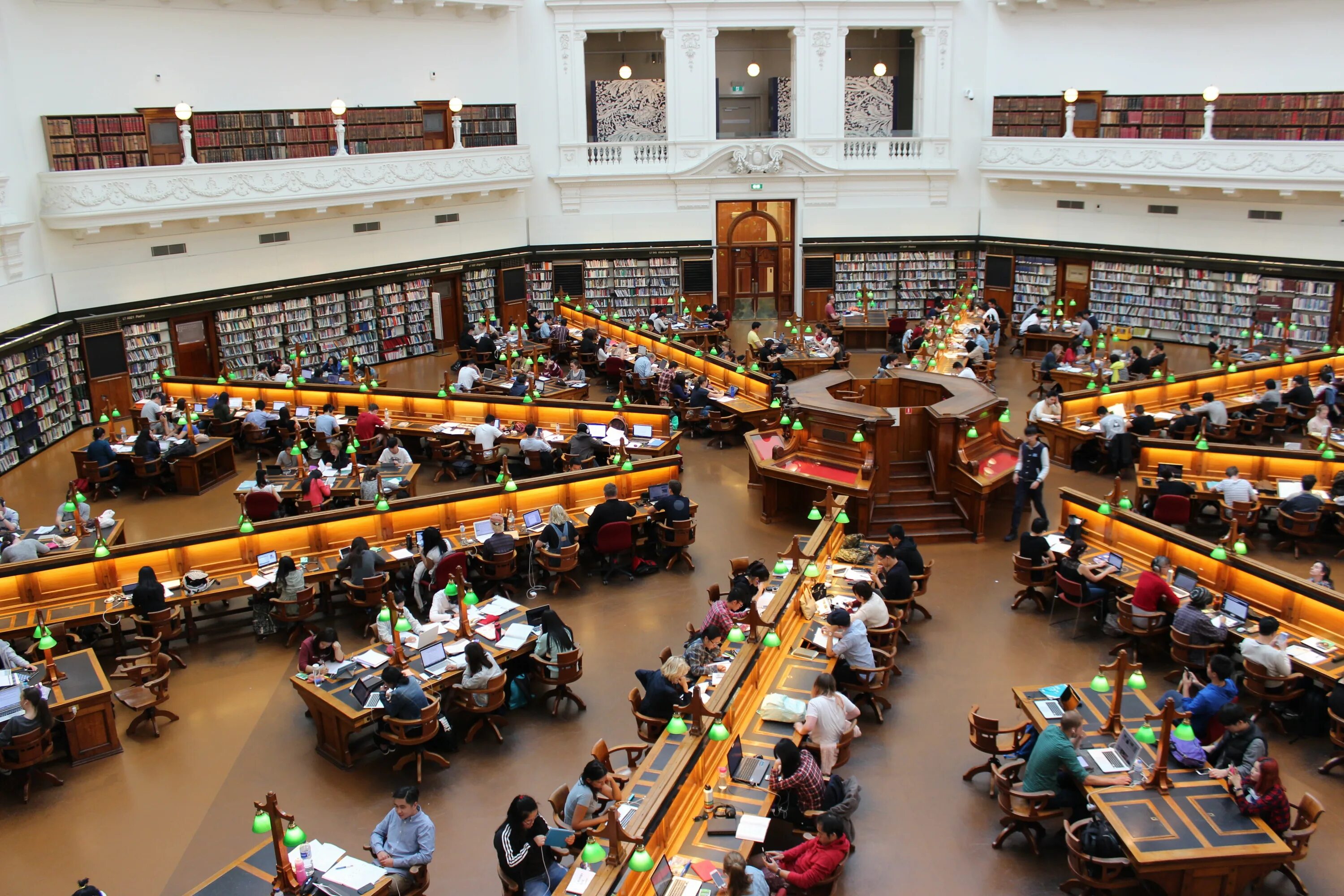 Гарвард университет библиотека. Гарвардский университет Harvard University США внутри. Библиотеке Гарвардского университета (США. Бостонский университет библиотека.