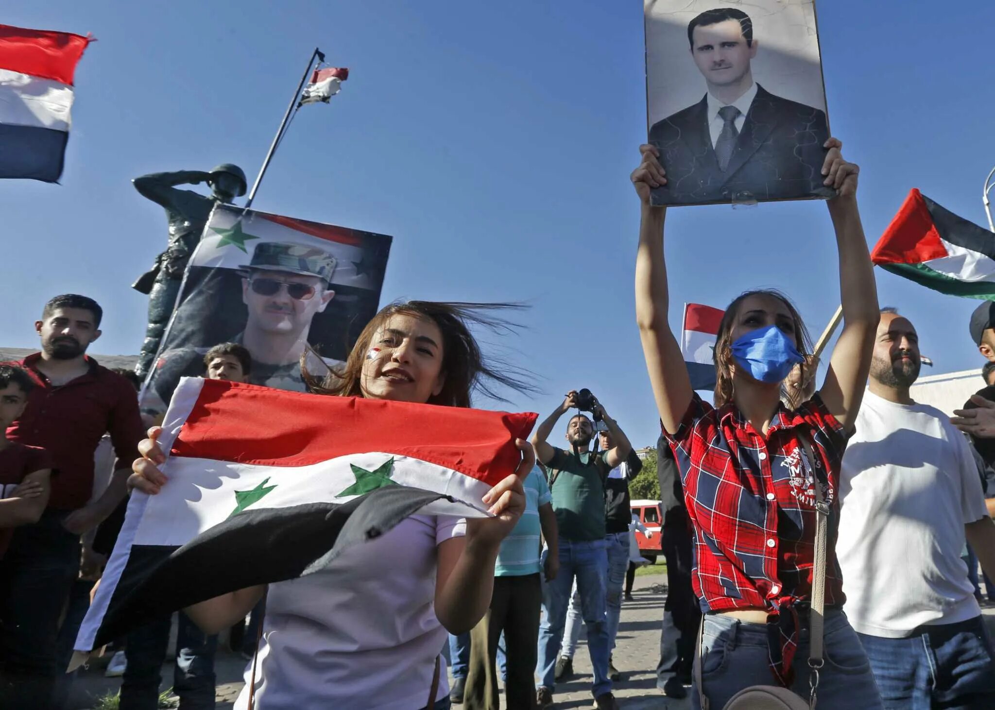 Сирия Башар Асад. Протесты в Сирии против Асада. Башар Асад митинги в Сирии. Сирийцы против американцев.