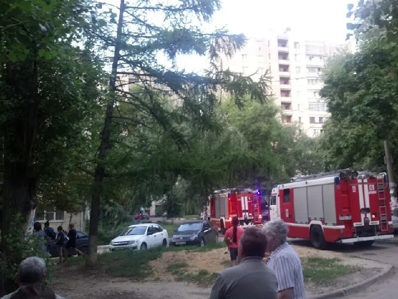Пожар в воронеже сейчас на правом берегу. Пожар на левом берегу воронеж. Пожар в воронеже сегодня на правом берегу в коминтерновском районе. Пожар в воронеже сейчас. Пожар в масловке воронеж 2010.