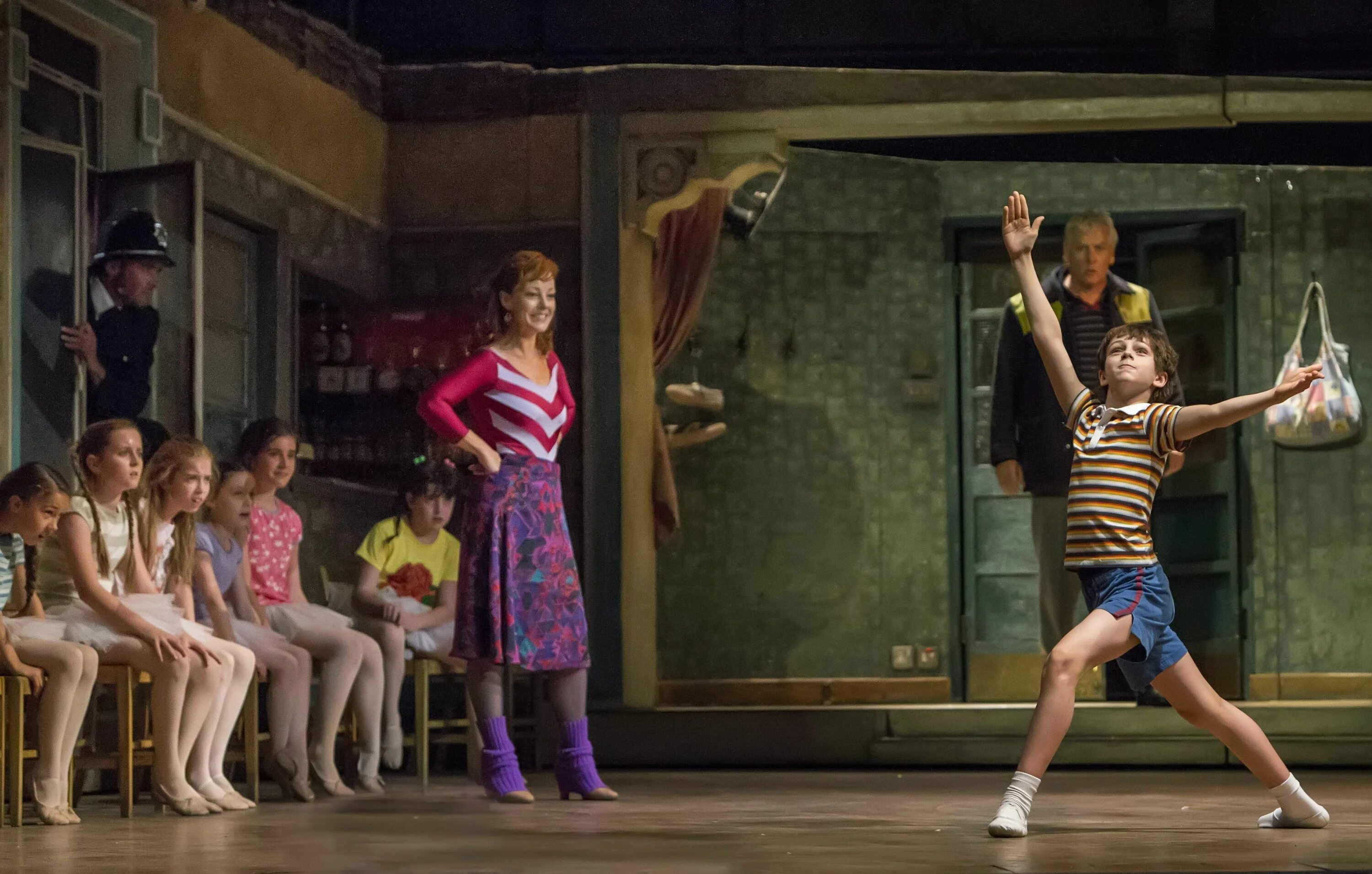 Pass the dutchie musical. Билли Эллиот. Билли Эллиот мюзикл. Билли Эллиот 2014. Billy Elliot the Musical Live фильм.