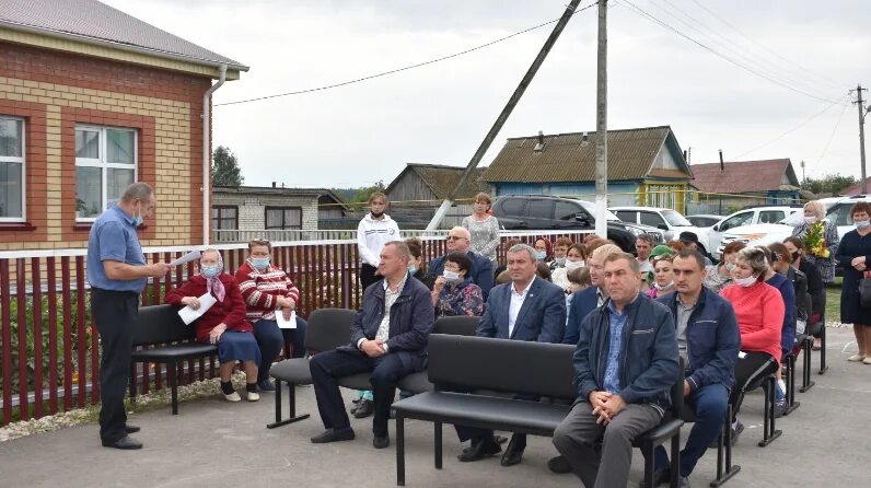 Чув бурнаево сельское библиотека. Чув бурнаево. Село татарское бурнаево. Чувашское бурнаево клуб. Чувашско-бурнаевское сельское поселение.