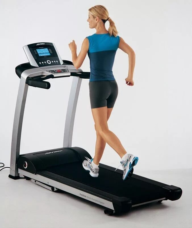 Дорожка для ходьбы. 1-treadmill 800x600px. Беговая дорожка treadmill. Ходьба на беговой дорожке. Беговая дорожка.