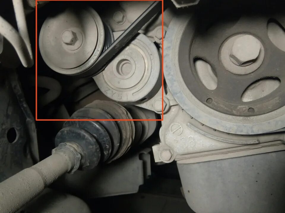 3 приводной ремень. Как поменять ремень генератора на мазде. Ременьгенгенератора мазда 3 бк 2. Ремень генератора мазда 3 1. Мазда 3 1.