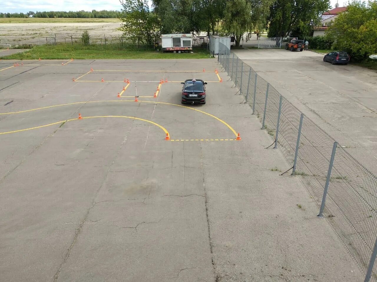 Автошкола вираж автодром. Параллельная парковка 2022. Авто дром дтп. Площадка гибдд казань 2022. Досааф автошкола жуковский.