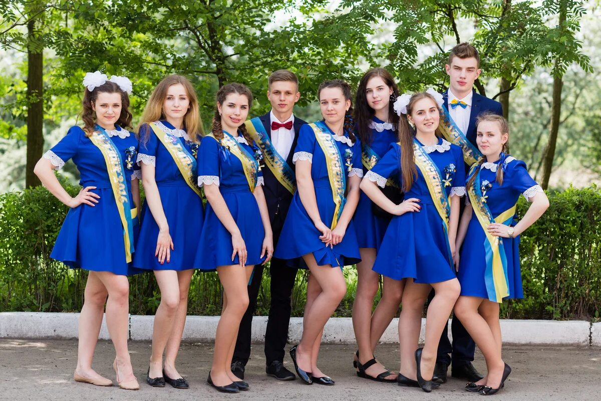 фотосъемка выпускного в школе 9 класса. выпускной 9 класс. выпускники. школьный выпускной. стиляги одежда для детей.