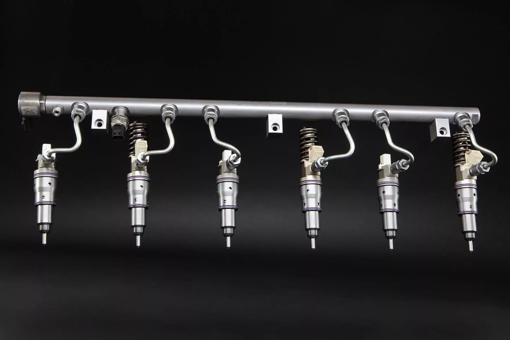 Форсунки для дизеля. Форсунка топливная common rail. common rail сопло форсунки. топливная рампа common rail. топливная рампа коммон рейл.