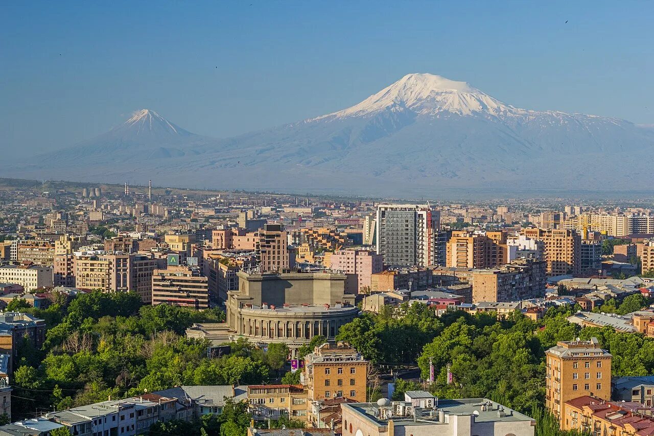 Ереван воздух. Столица Армении Ереван. Ереван Арарат. Вид на Арарат с каскада Ереван. Арарат в Ереване ночь.