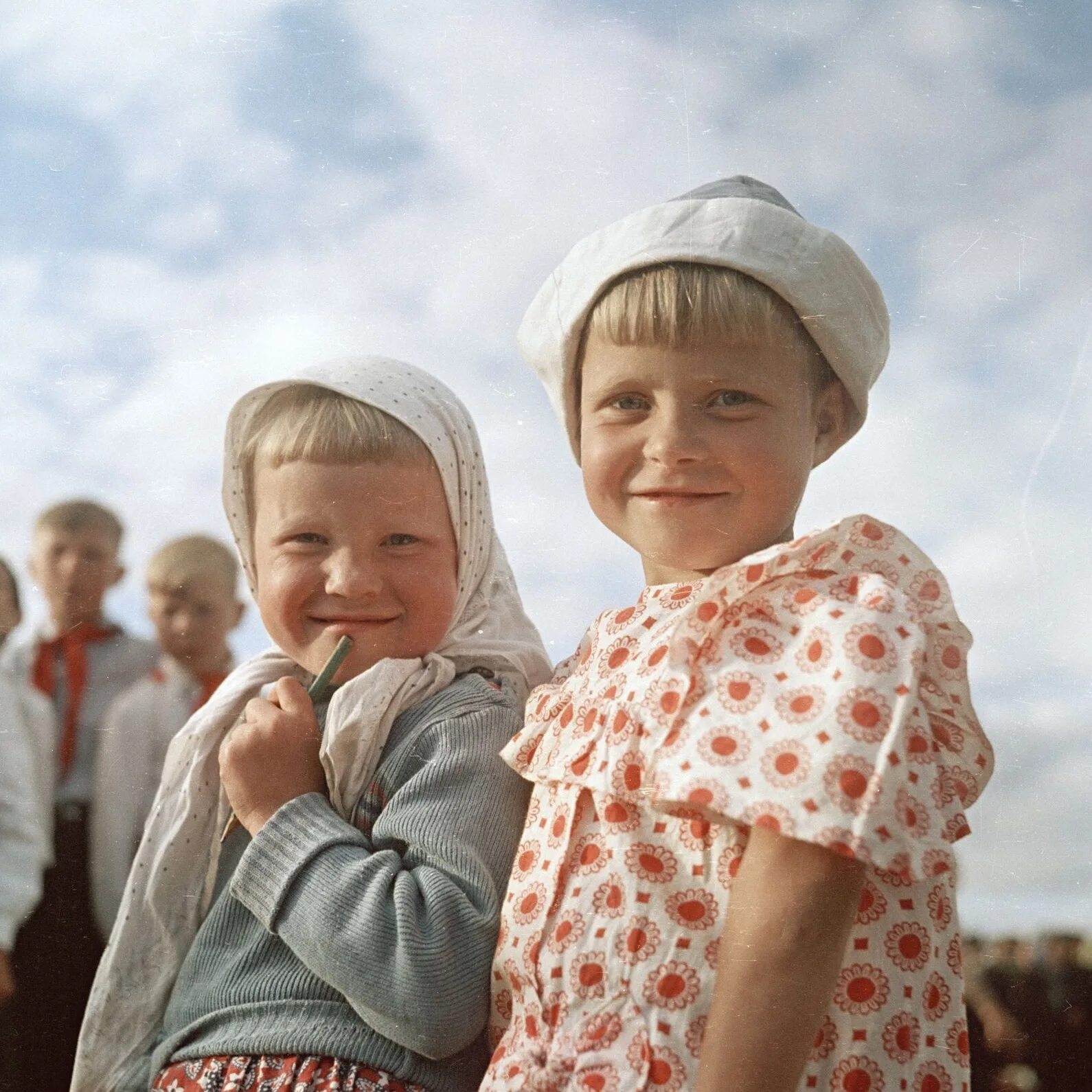 Жизнь в СССР на фотографиях семёна Фридлянда. Счастливые советские дети. Советское лето. Радостные советские люди.