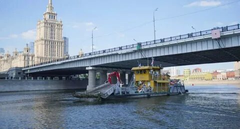 Машина москва река
