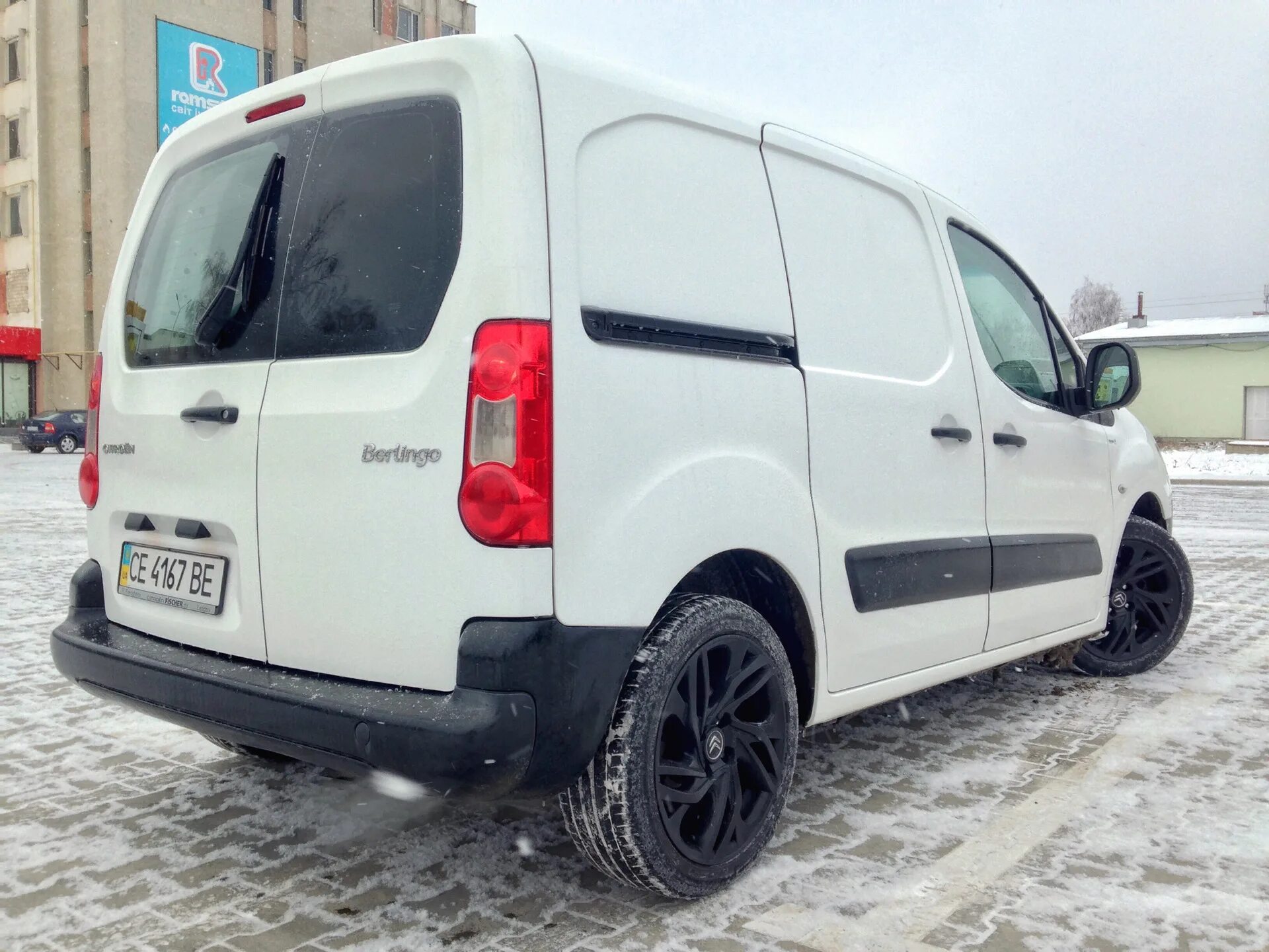 Ситроен берлинго r16. 205 75 15 на пежо партнер. Колеса на ситроен берлинго. Ситроен берлинго 215 55 r17. Диски на ситроен берлинго в9.