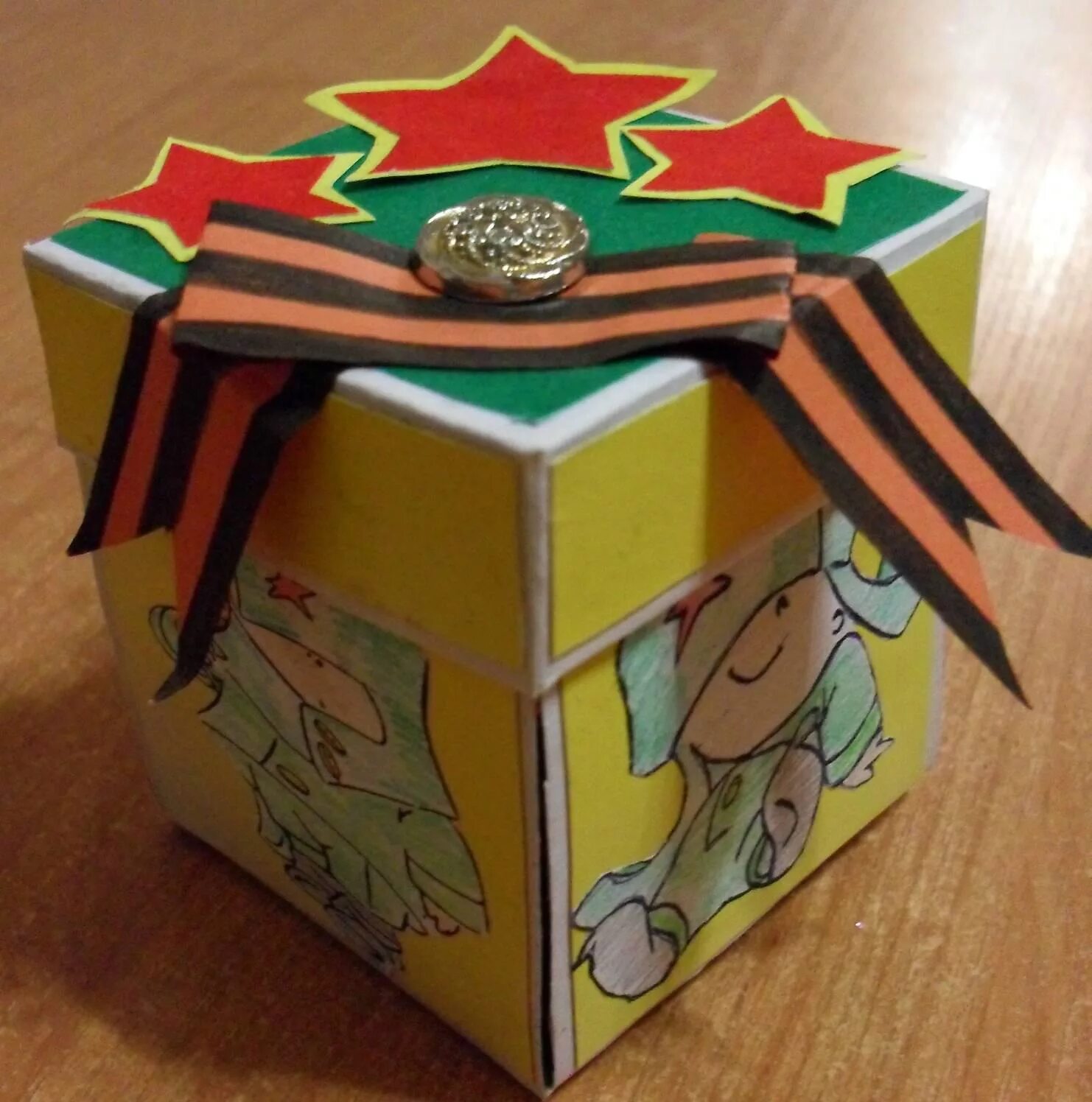 Бинокль из втулок для детей. Поделка для папы. Подарок на 23 февраля поделка. Поделки детей к 23 февраля в детском саду в старшей группе. Поделка папе на 23 февраля своими руками в детском саду.