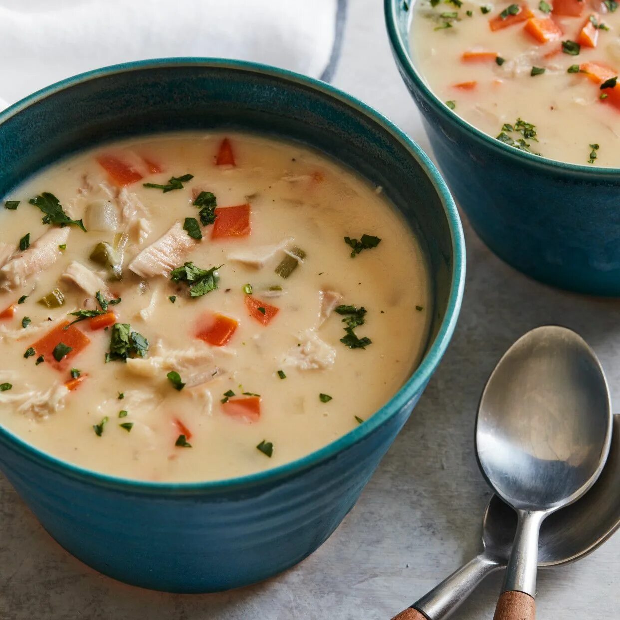 Суп из куры рецепты приготовления. Cream of Chicken Soup. Creamy Chicken Soup. Куриный крем суп с макаронами. Как приготовить куриный суп при простуде.