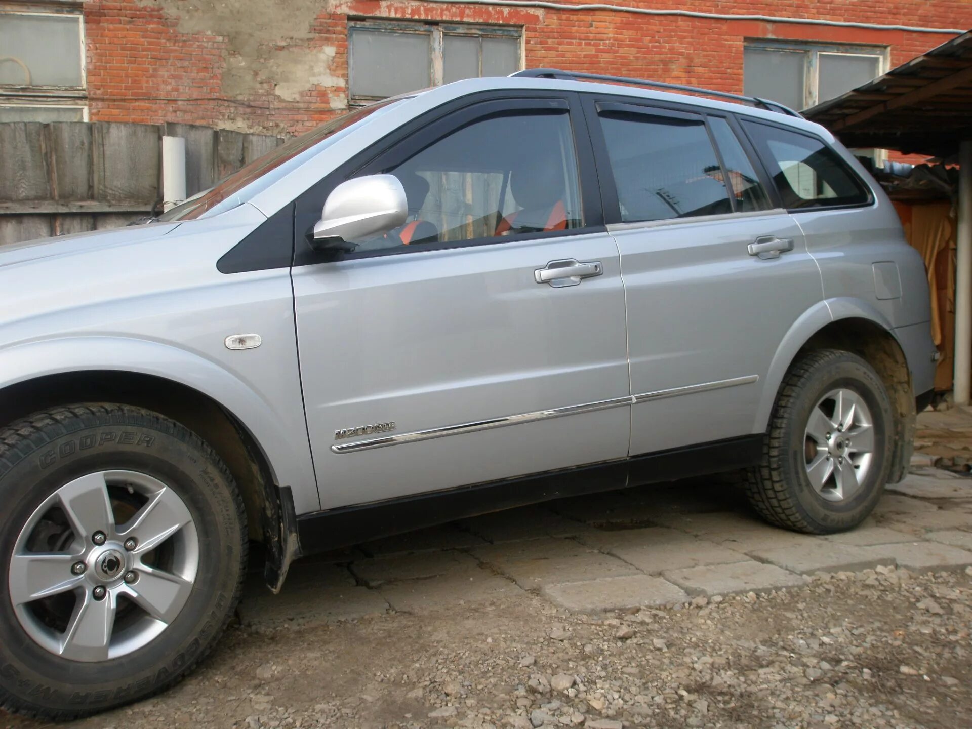 SSANGYONG Kyron молдинг. Расширители колесных арок SSANGYONG Kyron дизель 2 0. SSANGYONG Kyron молдинг на дверей. Хромированные накладки для SSANGYONG Kyron.