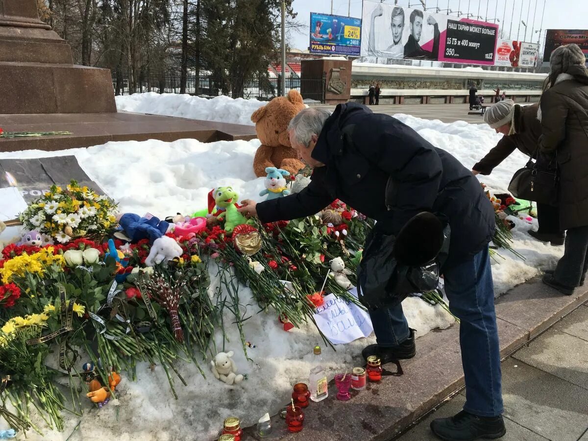 Последние данные о погибших в москве. Саратов скорбит. Венки на патриотов Кемерово Утоли Мои печали.