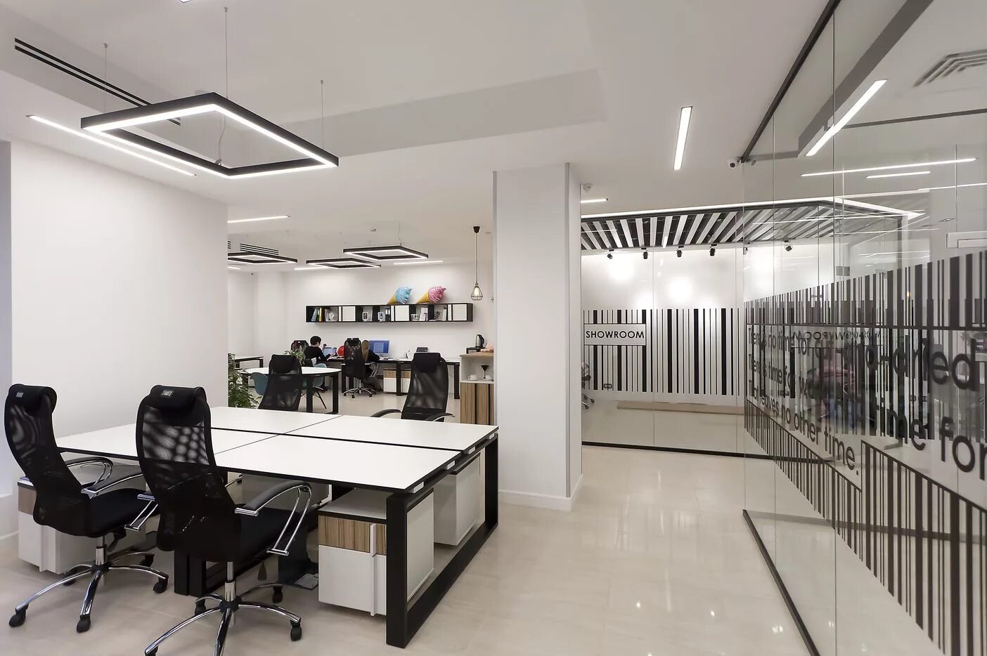 Office 90’s. Опен спейс офис в стиле хай тек. Русские решения 1с офис спб. Офисные решения. Большевистская 101 новосибирск.