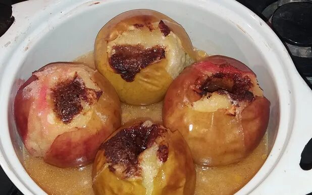 Печеные яблоки в духовке рецепт с медом. Запечённые яблоки в духовке. Печёные яблоки в духовке с мёдом. Яблоки с медом в духовке. Запечённые яблоки в духовке с мёдом.