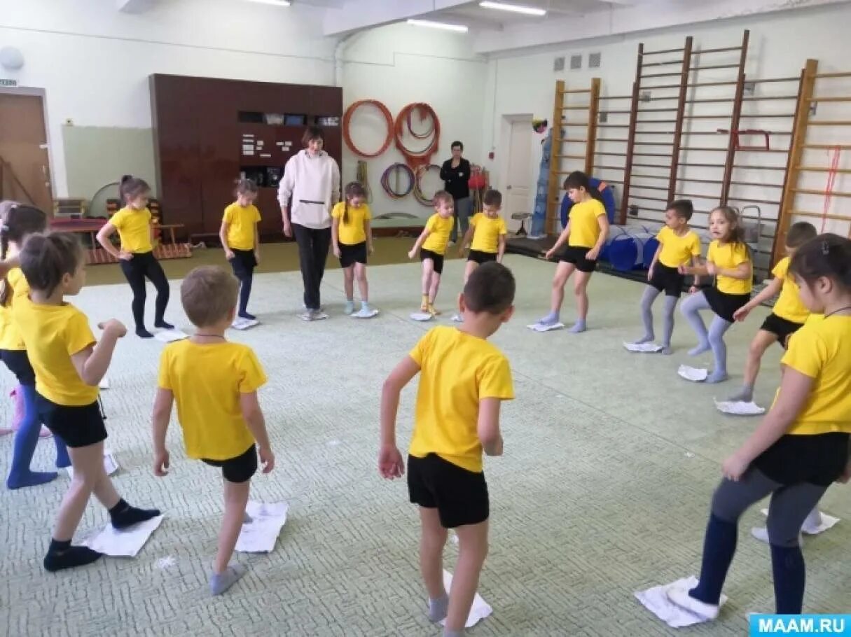 Физкультура в детском саду. Инструктор по фк. Инструктор в доу по физкультуре. Инструктор по физической культуре в детском саду. Физическая культура в детском саду.