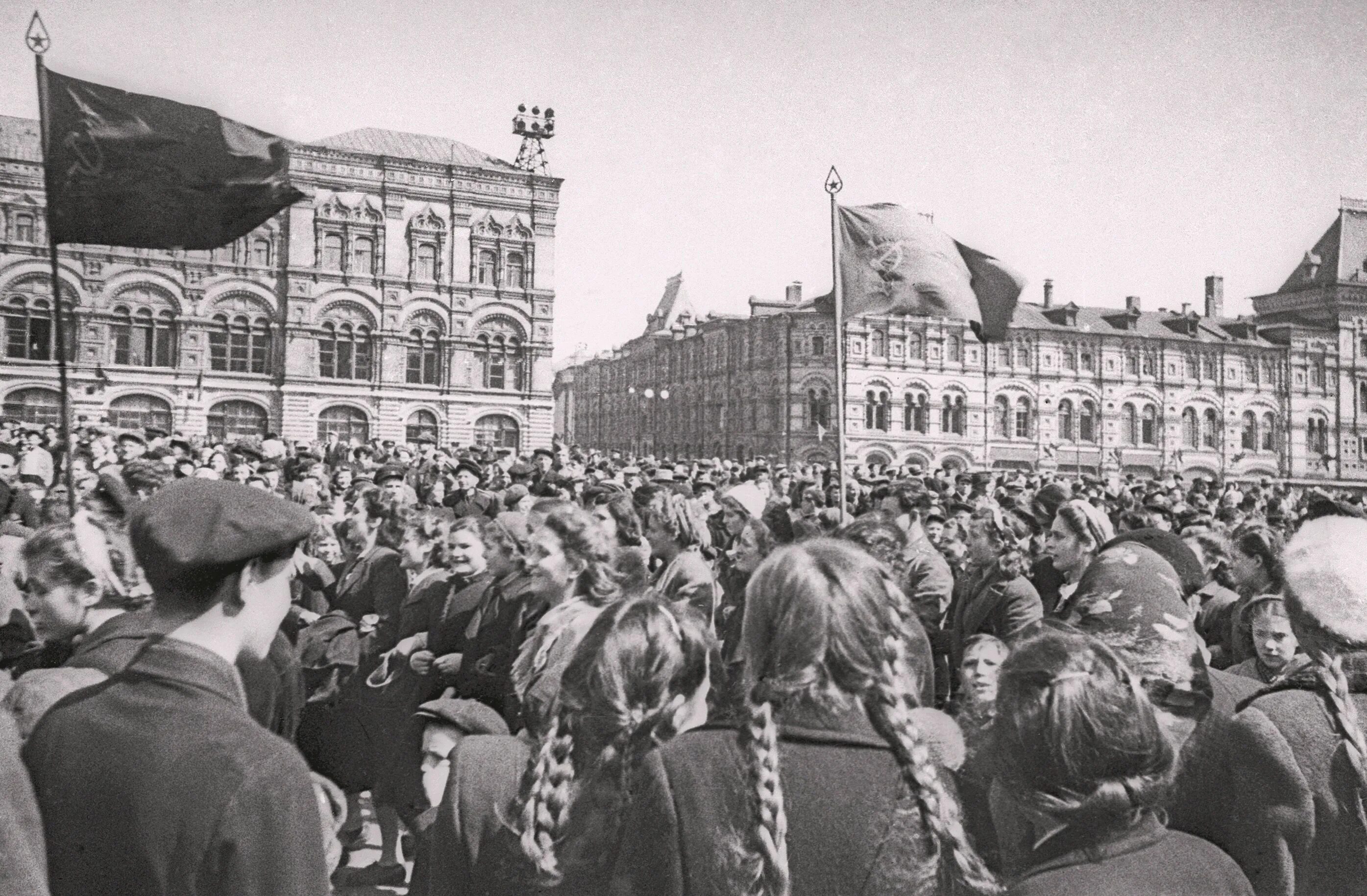 Время победы 1945 года. Манежная площадь 9 мая 1945. Победа 1945. Москва май 1945. 9 Мая красная площадь 1945г.