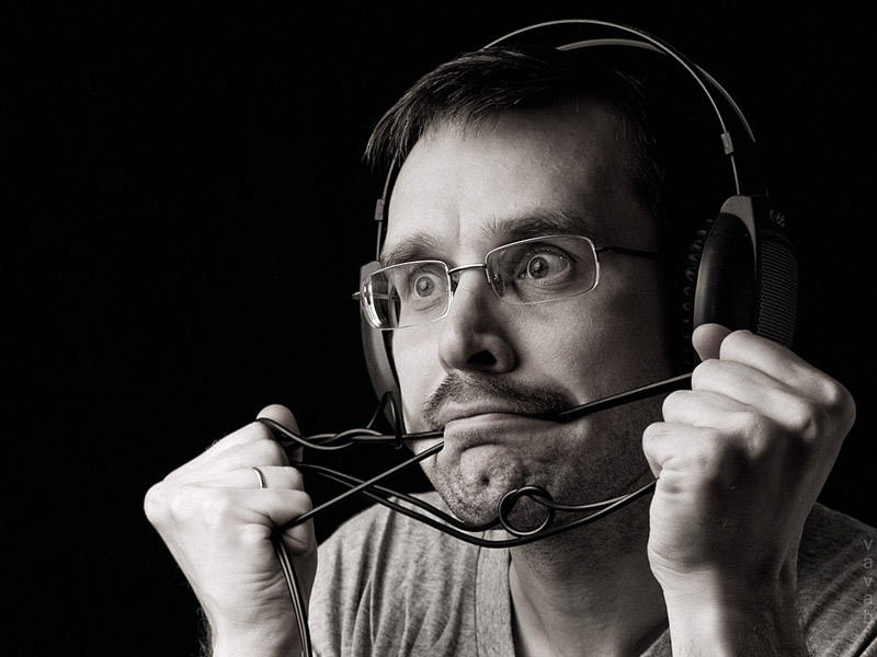 парень с наушниками. парень в наушниках. наушники на человеке. кто такие меломаны в музыке. меломан это в музыке.