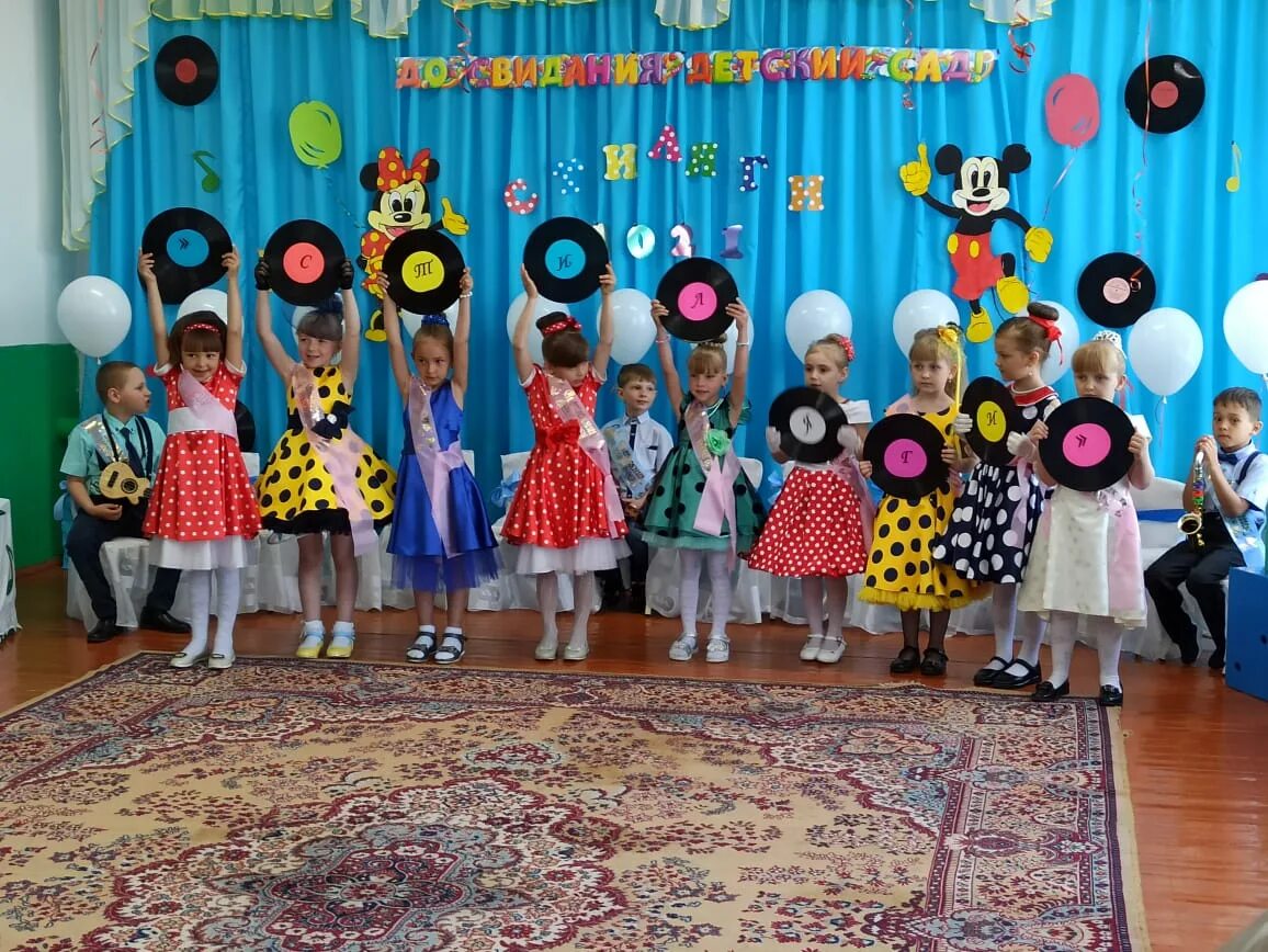 дети оркестр костюмы. выступает детский сад. методическое объединение воспитателей доу. выступает детский сад. выступление детей в садике.