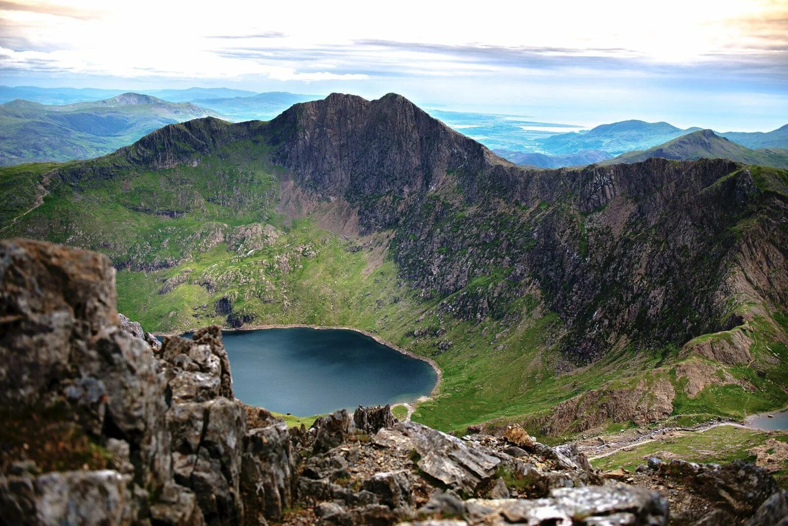 High mountain перевод. Национальный парк Сноудония Уэльс. Парк Сноудония в Великобритании. Национальный парк Сноудония в Уэльсе Великобритания. Гора Сноудон в Уэльсе.