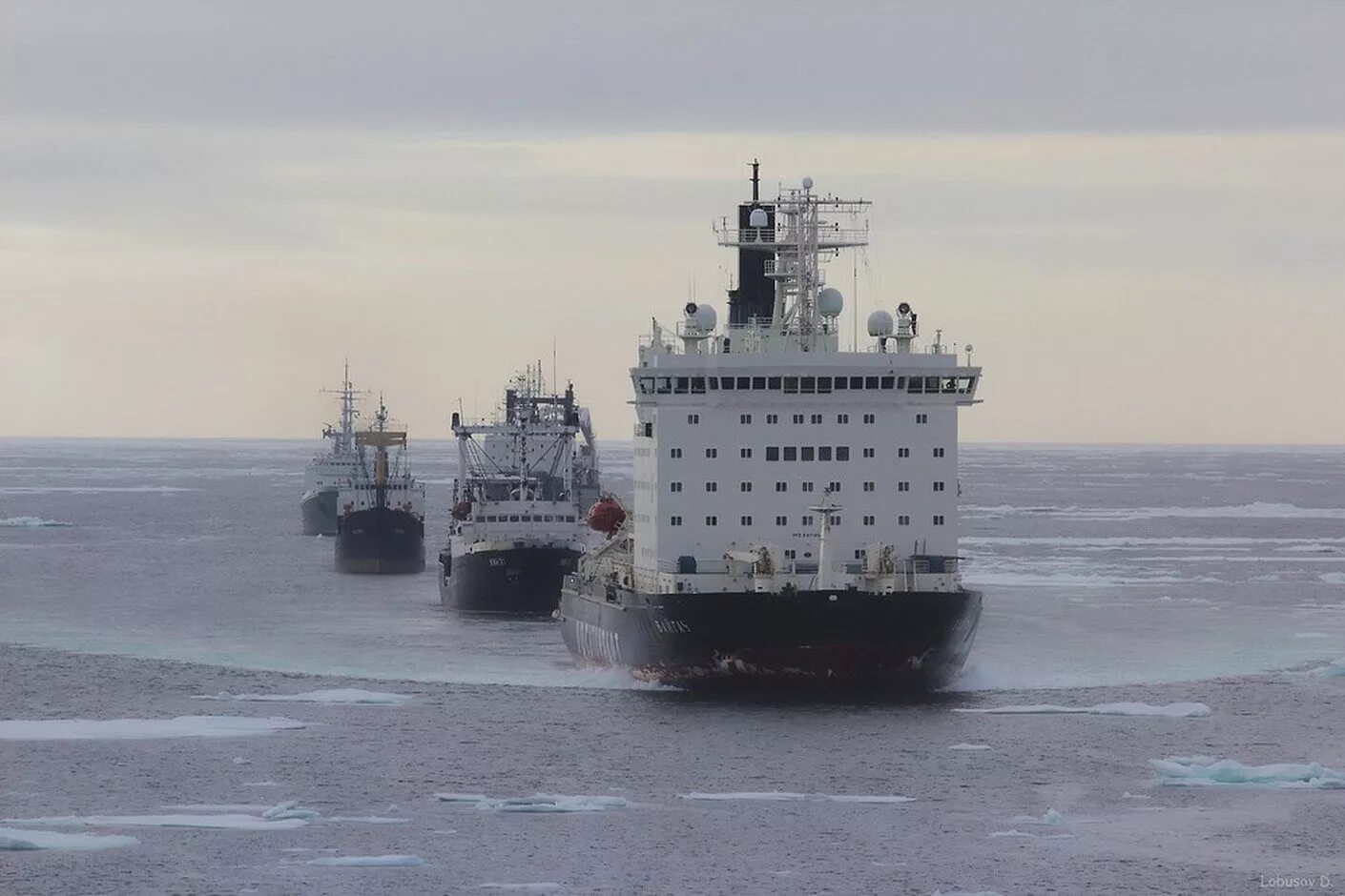 Северный морской путь впервые полностью преодолела. Северный морской путь Караван судов. Северный морской путь в Арктике. Северный морской путь ледоколы. Арктика Севморпуть.