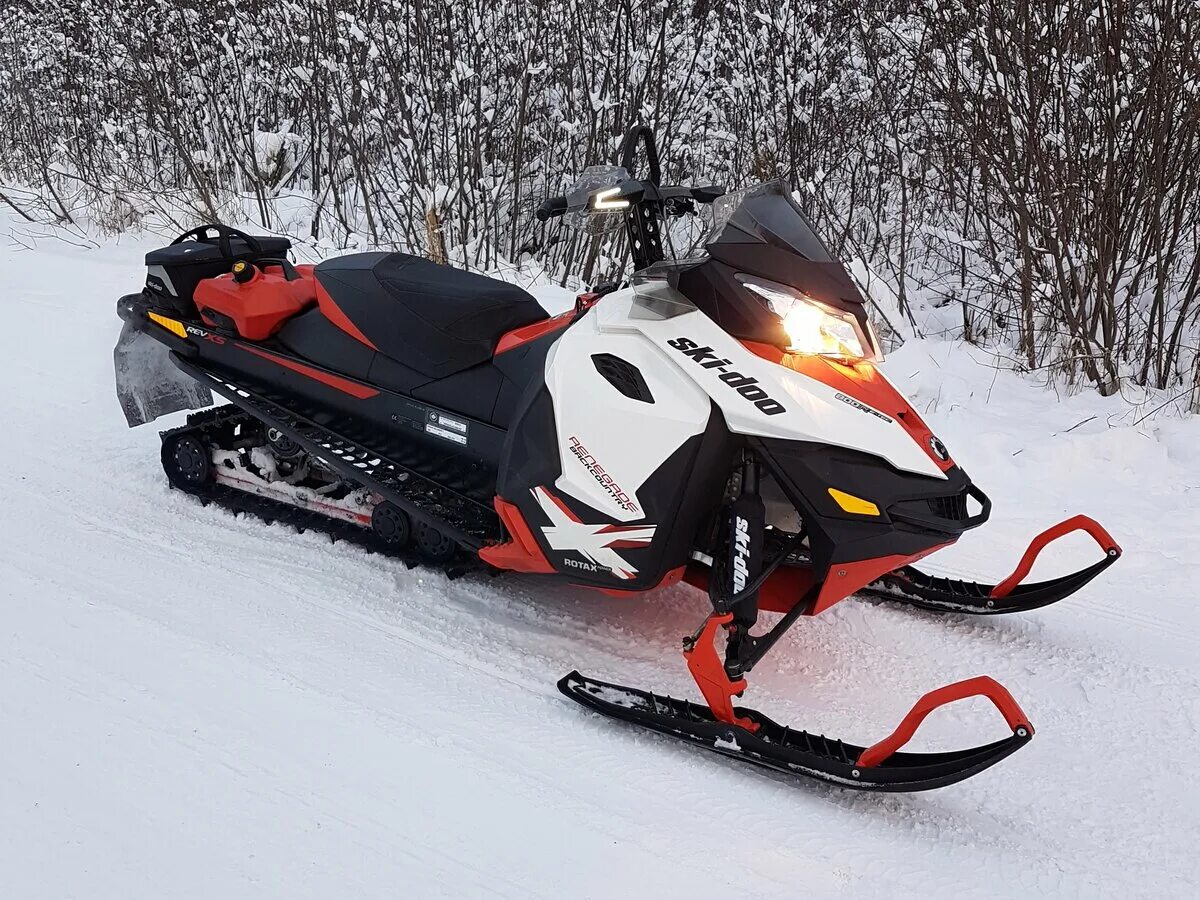 Купить снегоход брп в россии. Снегоход BRP Ski-Doo MXZ Renegade x 800. Снегоход BRP Renegade 800. Ski-Doo MXZ Renegade x 800. BRP Ski Doo Renegade 800.