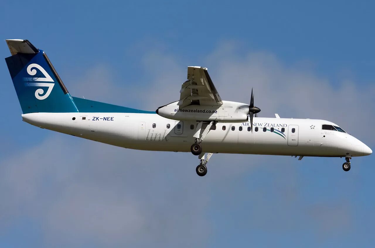 Q 300. Бомбардье DHC-8-300. DHC-8-q300. Dash 8 q300. Dhc8 Dash 8-300.