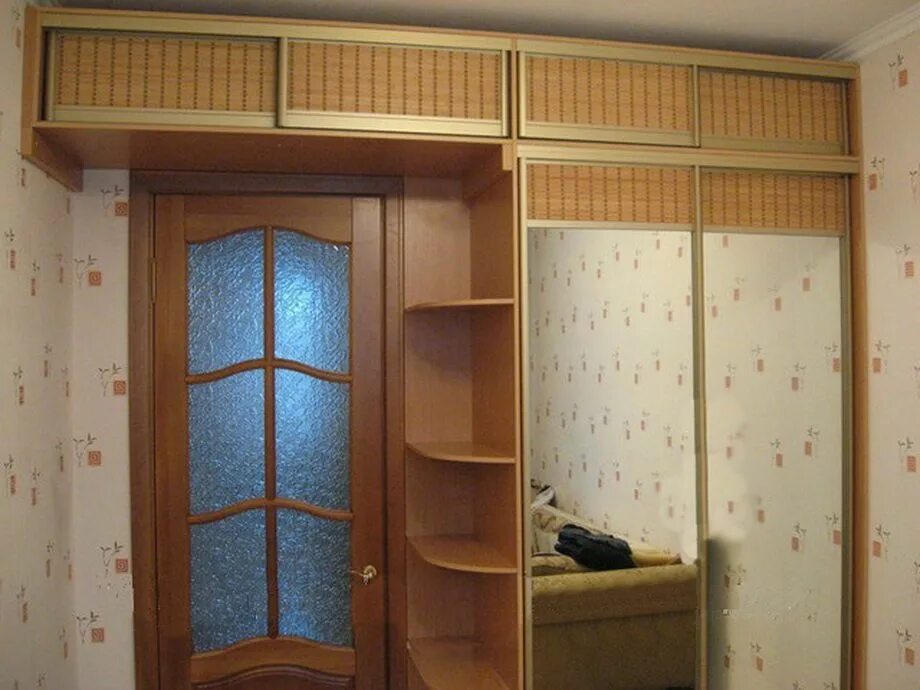 Шкаф с антресолью над дверью. Шкаф вокруг дверного проема. Top line шкаф купе с антресолью. Встроенный шкаф с антресолью над дверью. Шкаф с антресолью над дверью.