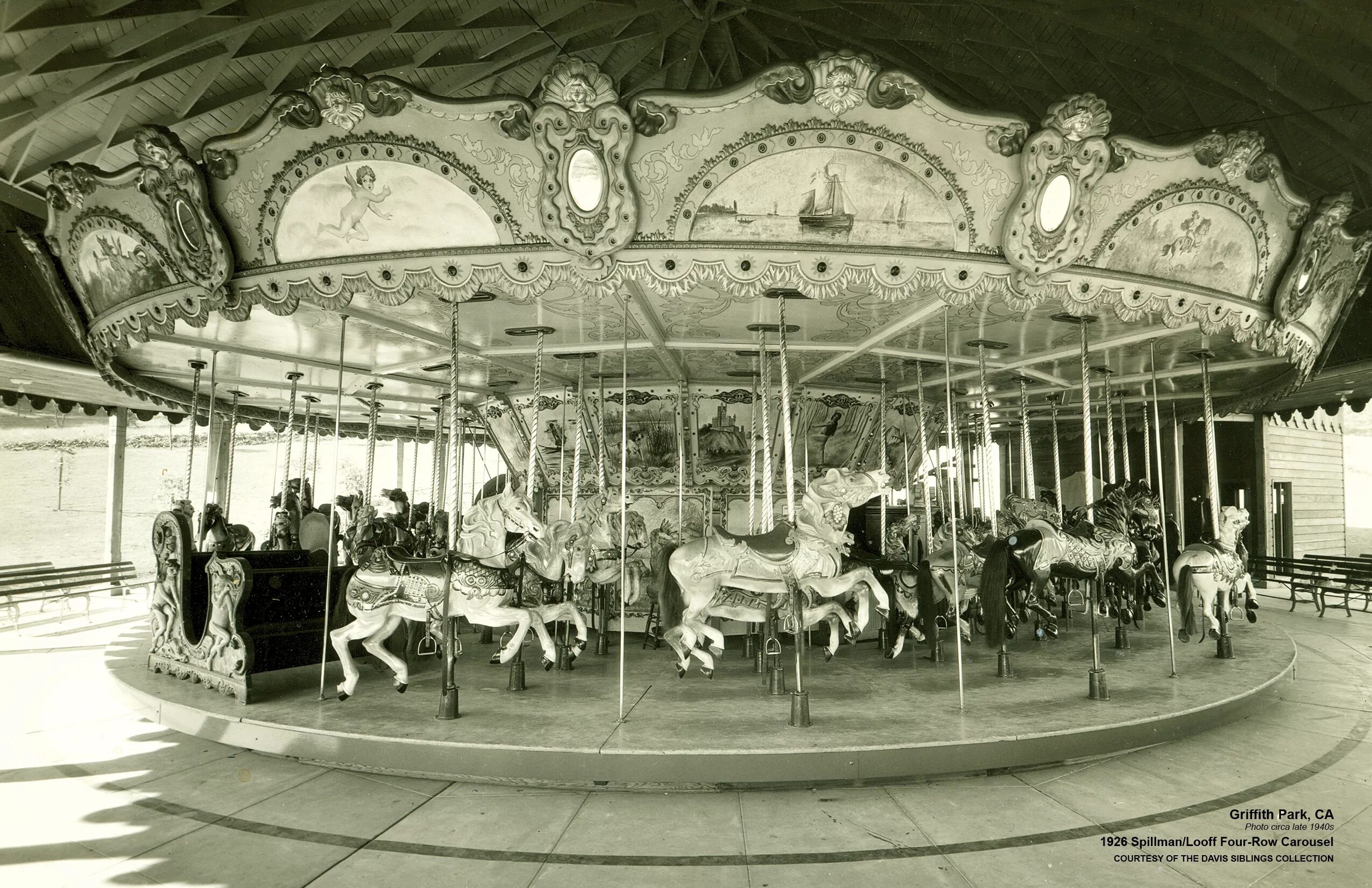 Merry go Round Carousel @ Griffith Park. Merry go Round Карусель. Карусель Merry-go-Round, 1979. Карусель с лошадками. Everybody go round round