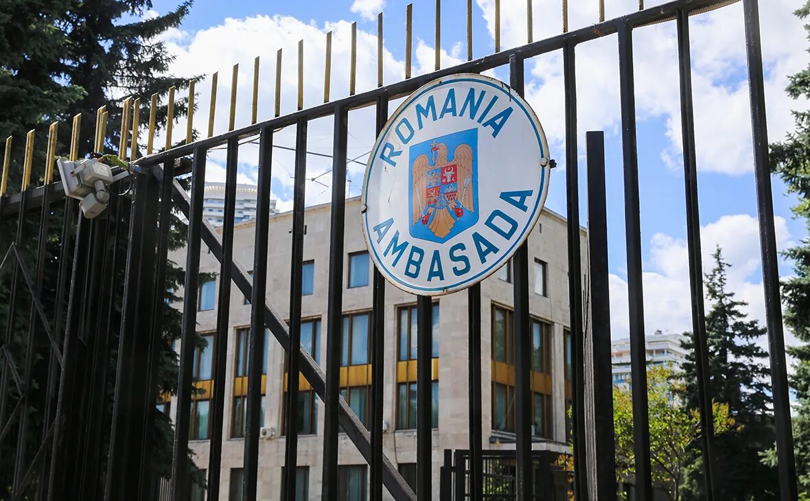 Посол румынии. Румынское посольство в Москве. Посольство РФ В Румынии. Посольство в Румынии в Бухаресте. Консульство Румынии в Москве.