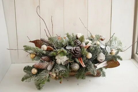 Зимняя корзина с шишками
