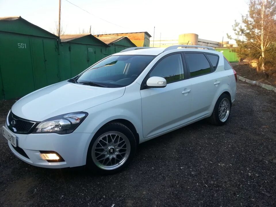 Лучший сид 1.20. Kia Ceed 2011 SW r17. Kia Ceed SW 2011. Kia Ceed универсал r17. Kia Ceed SW ed FL 17 диски.