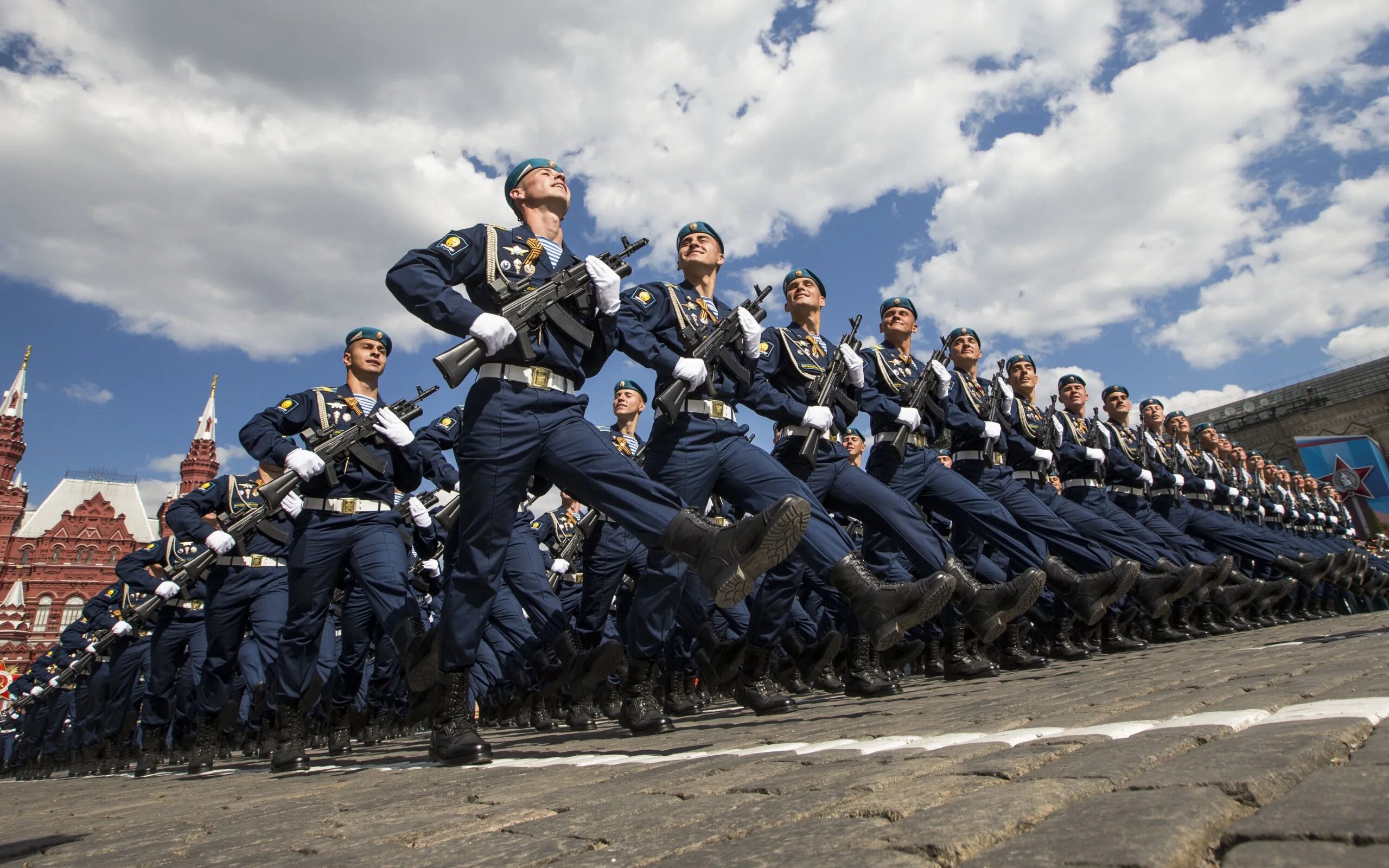 9 мая 2013. Военный парад. Парад Победы. ВДВ на параде Победы. Войска на параде Победы.