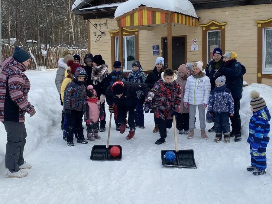 Новогодние эстафеты для детей в помещении. Зимние эстафеты для детей в помещении. Зимние эстафеты для детей в помещении. Зимняя эстафета с детьми дошкольниками. Зимние эстафеты для детей на улице.