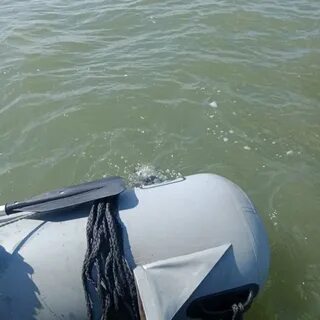 Житель в лодке