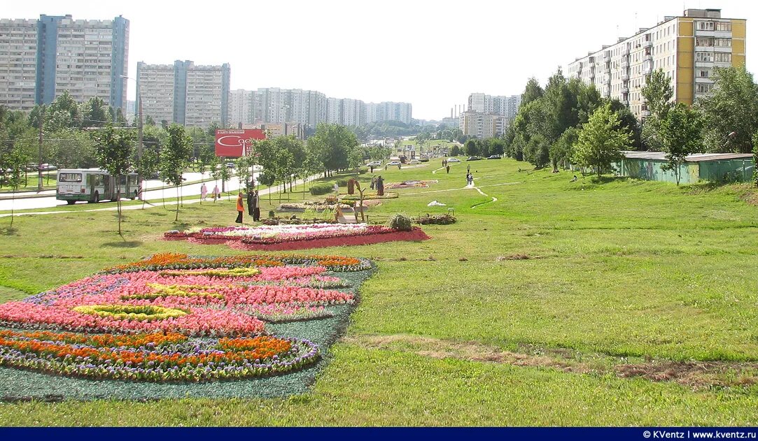 Мастера ясенево. Площадь Ясенево. Ясенево (район Москвы). Ясенево 2020. Благоустройство Ясенево.