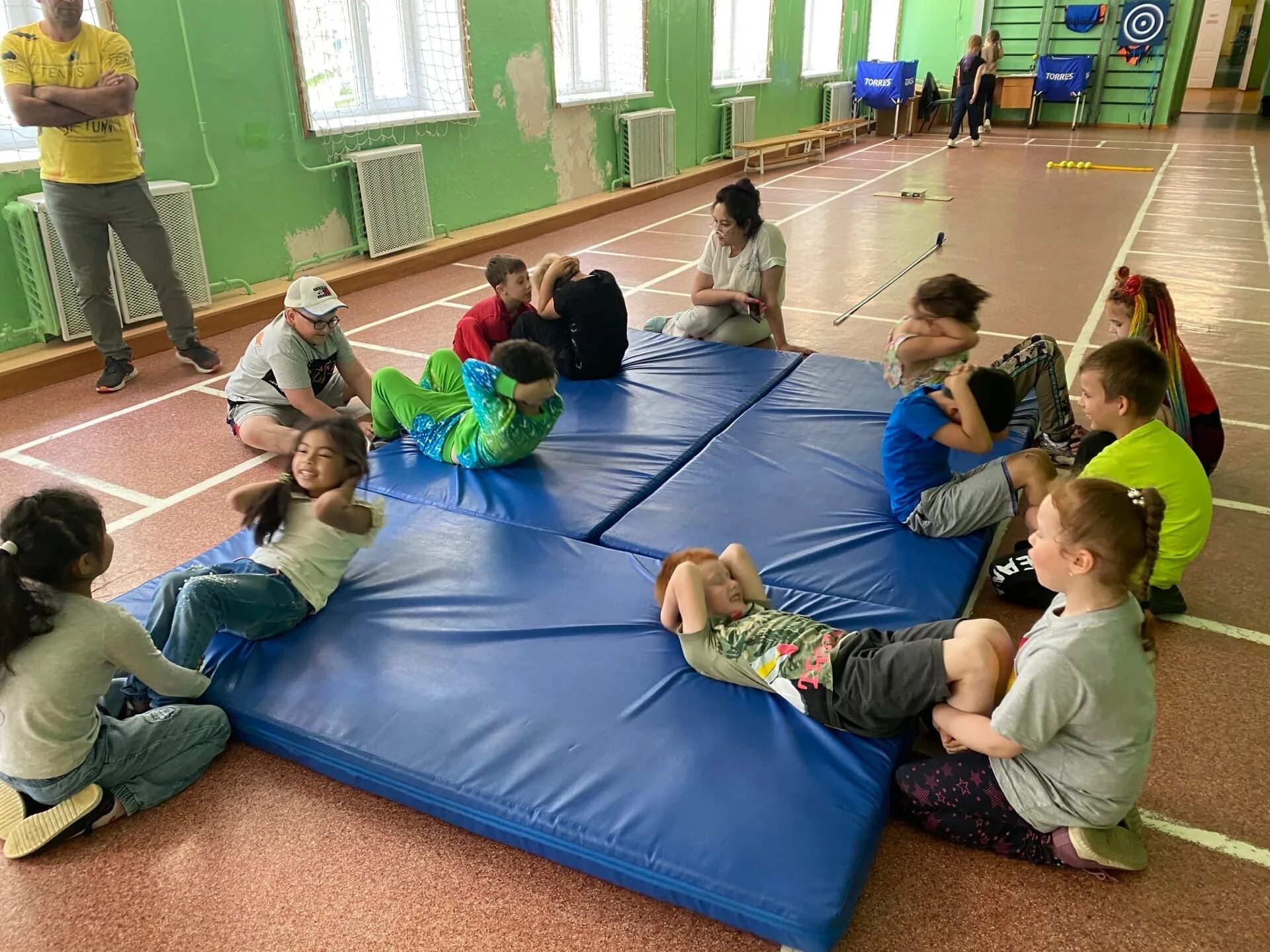 Лагеря дневного пребывания санкт петербург городские. Лагерь дневного пребывания. Лагерь с дневным пребыванием детей при школе. Школьный лагерь дневного пребывания фото. Дневной лагерь.