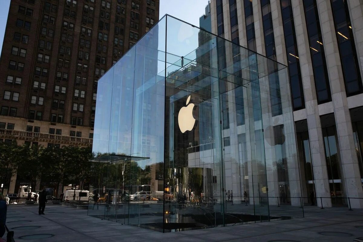 Apple store 8. Эпл стор в нью йорке. нью йорк 5 авеню apple. магазин эппл в нью йорке. магазин apple в нью йорке на 5 авеню.