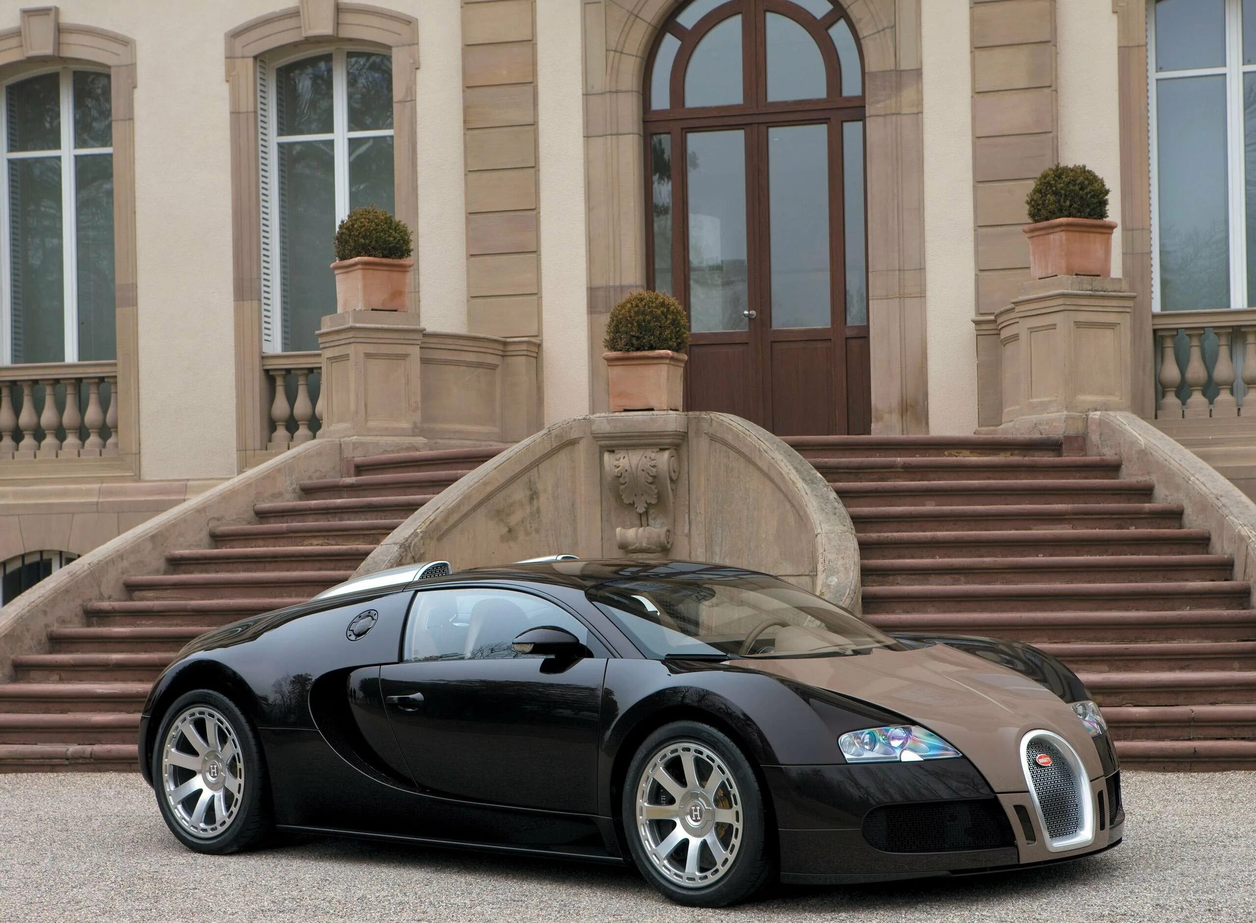 Много машин. Бугатти вейрон. Автопарк бугатти и ламборгини. Bugatti veyron hermes. Автопарк машин.