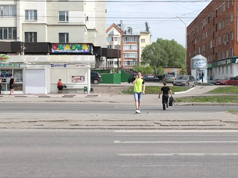 Ост товар. Остановка автодром Пенза. Пешеходный проспект в Пензе. Остановка товары для женщин. Автодром Пенза Арбеково.