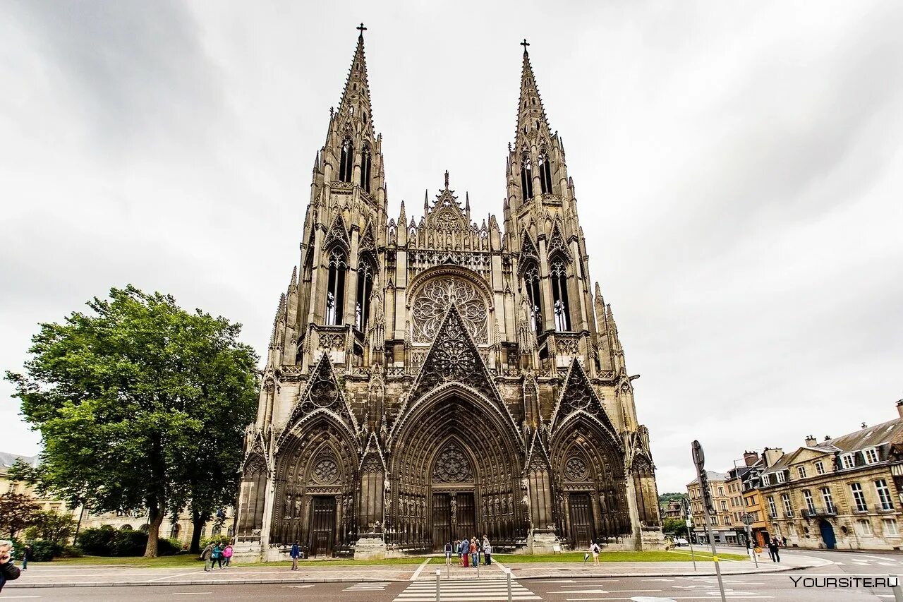 Реймсский собор реймс франция архитектор. Французские кафедральные соборы. Башня сен ромен руанский собор. Руанский готический собор. Французские кафедральные соборы.