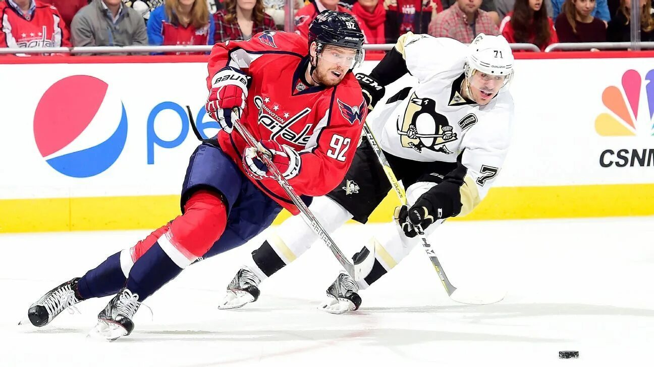 Three capitals. Болельщицы вашингтон кэпиталз. Калгари миннесота картинка. Хк вашингтон. Кэпиталс пингвинс.