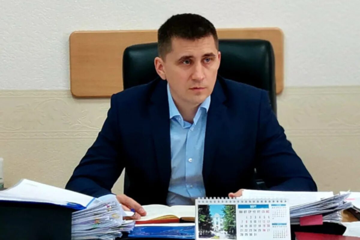 Работа в городе биробиджане. Мэр Биробиджана Максим Семенов. Мэр Биробиджана 2022. Мэр города Биробиджан 2023 год. Максим Семенов Биробиджан.