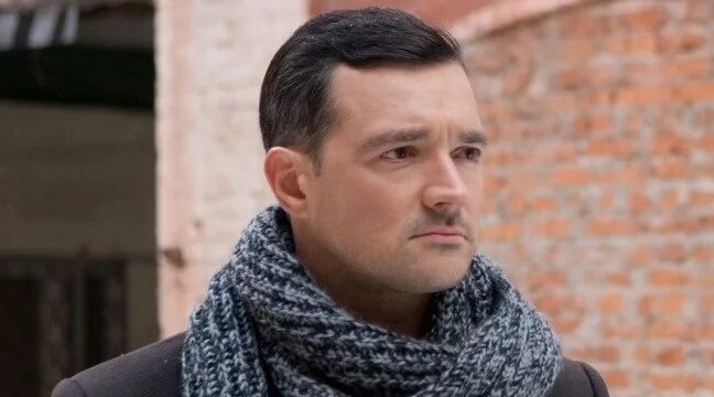 "Звук прилёта ощущаешь животом": Бероев рассказал о съёмках фильма под обстрелам