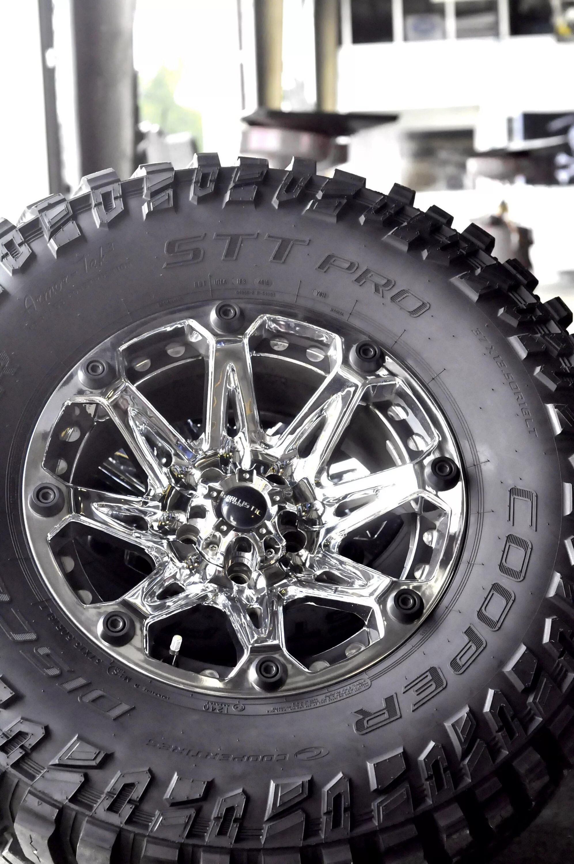 Шина cooper discoverer stt. Cooper шины 33x12. Cooper discoverer stt maxx. Шина cooper discoverer stt. Резина cooper discoverer st.