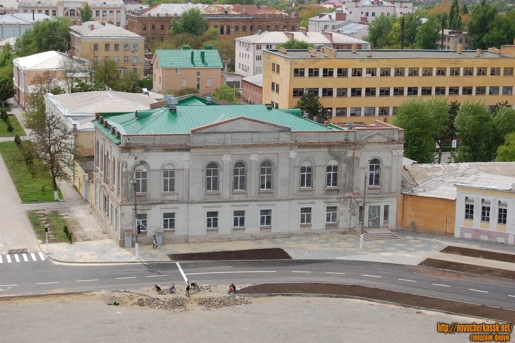 Дом дворянского собрания Новочеркасск. Офицерское собрание Новочеркасск. Новочеркасск здание дворянского собрания. Здание НПИ Новочеркасск.