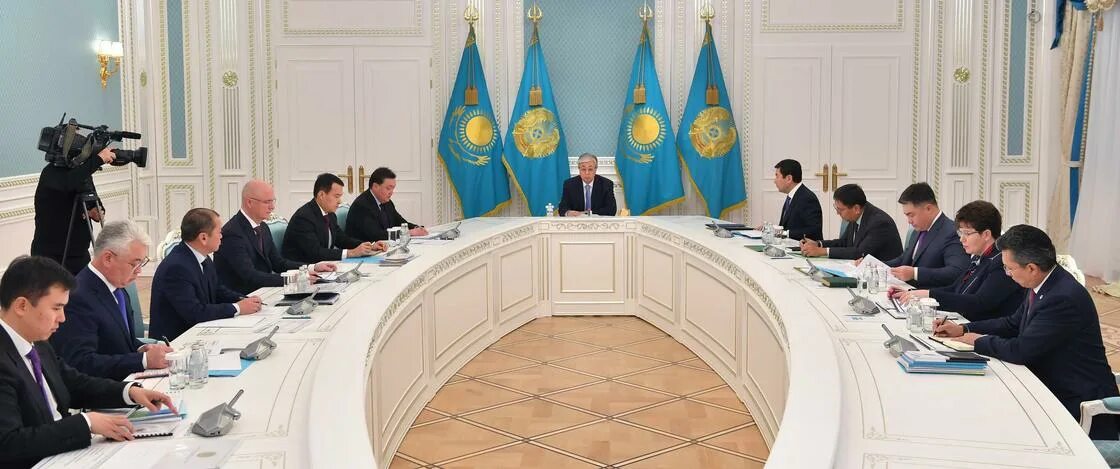 Политический государственный служащий это. Казахстан политика. Национальная политика казахстана. Элита казахстана главные лица. Политическая элита казахстана.