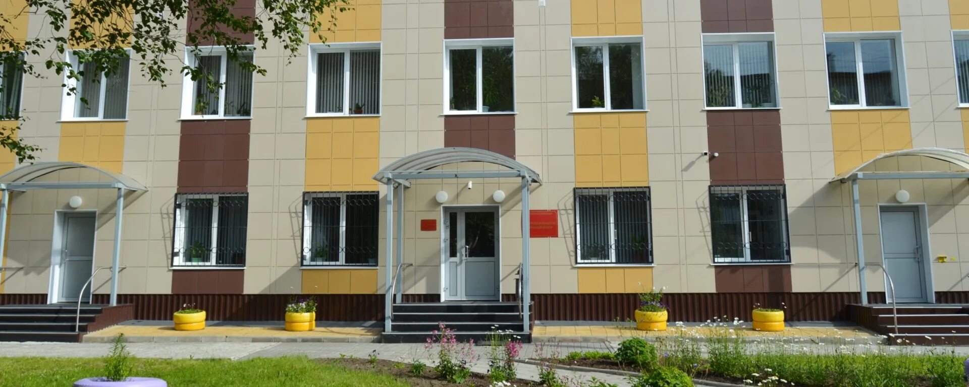 Мировой суд мурманск. Улица 6 комсомольской батареи мурманск. Ккс мурманск. Судья мурманск. Зал судебного заседания мирового судьи.