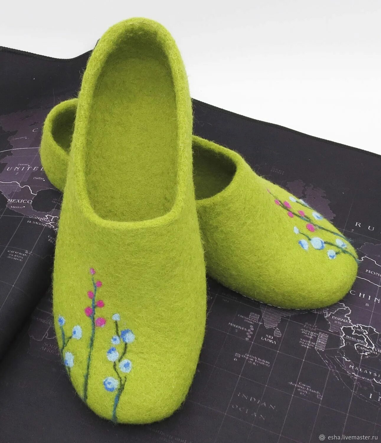 Валяние тапочек из шерсти. Viking войлочные тапочки. Валяние тапочек из шерсти. Валяные тапочки. Тапочки валяные сырные.